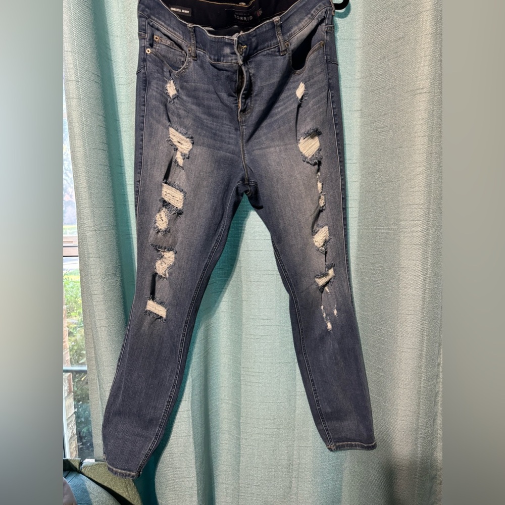 Torrid Bombshell Skinny distressed